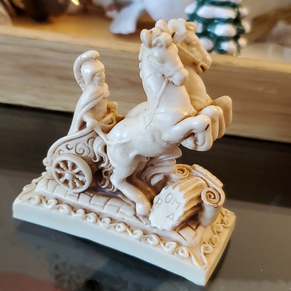 ROMA Figurine
